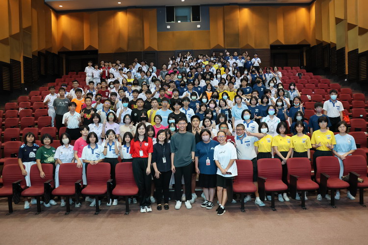 宽中古来分校校庆艺术展讲座带领学生感受设计
