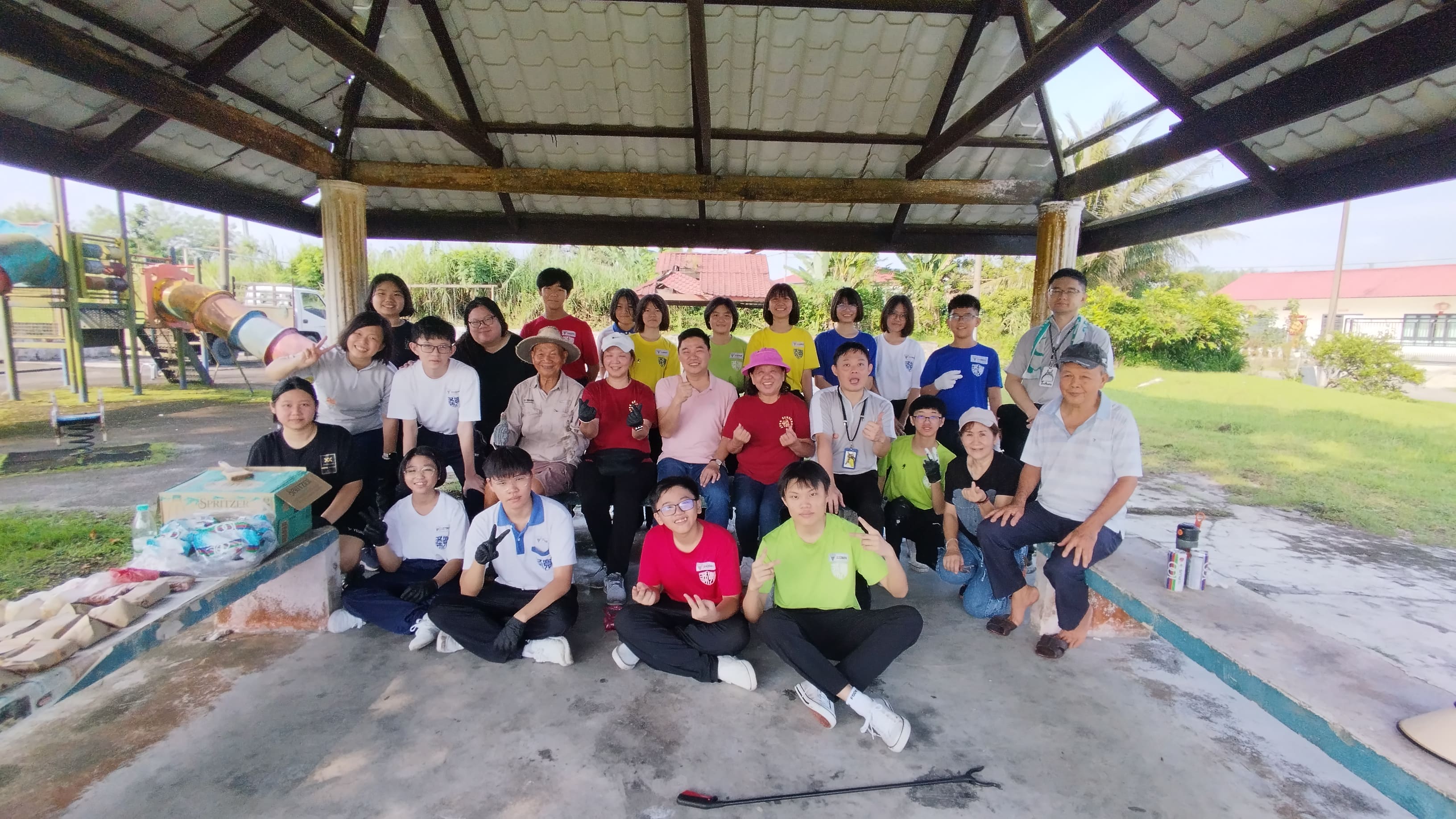 宽柔中学古来分校师生走出校园到古来新港公园 - 参与服务社会温暖社区活动