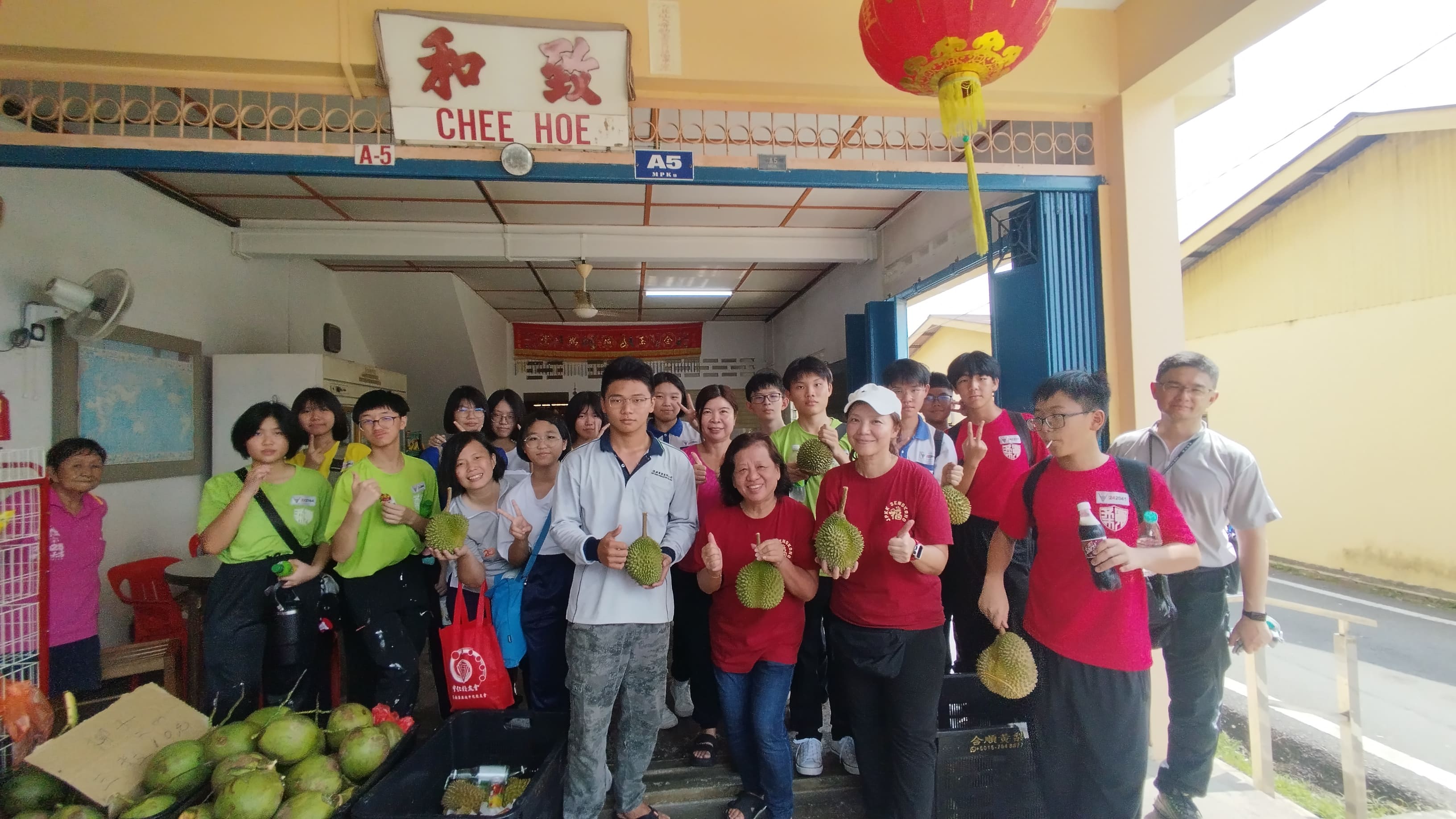 宽柔中学古来分校师生走出校园到古来新港公园 - 参与服务社会温暖社区活动