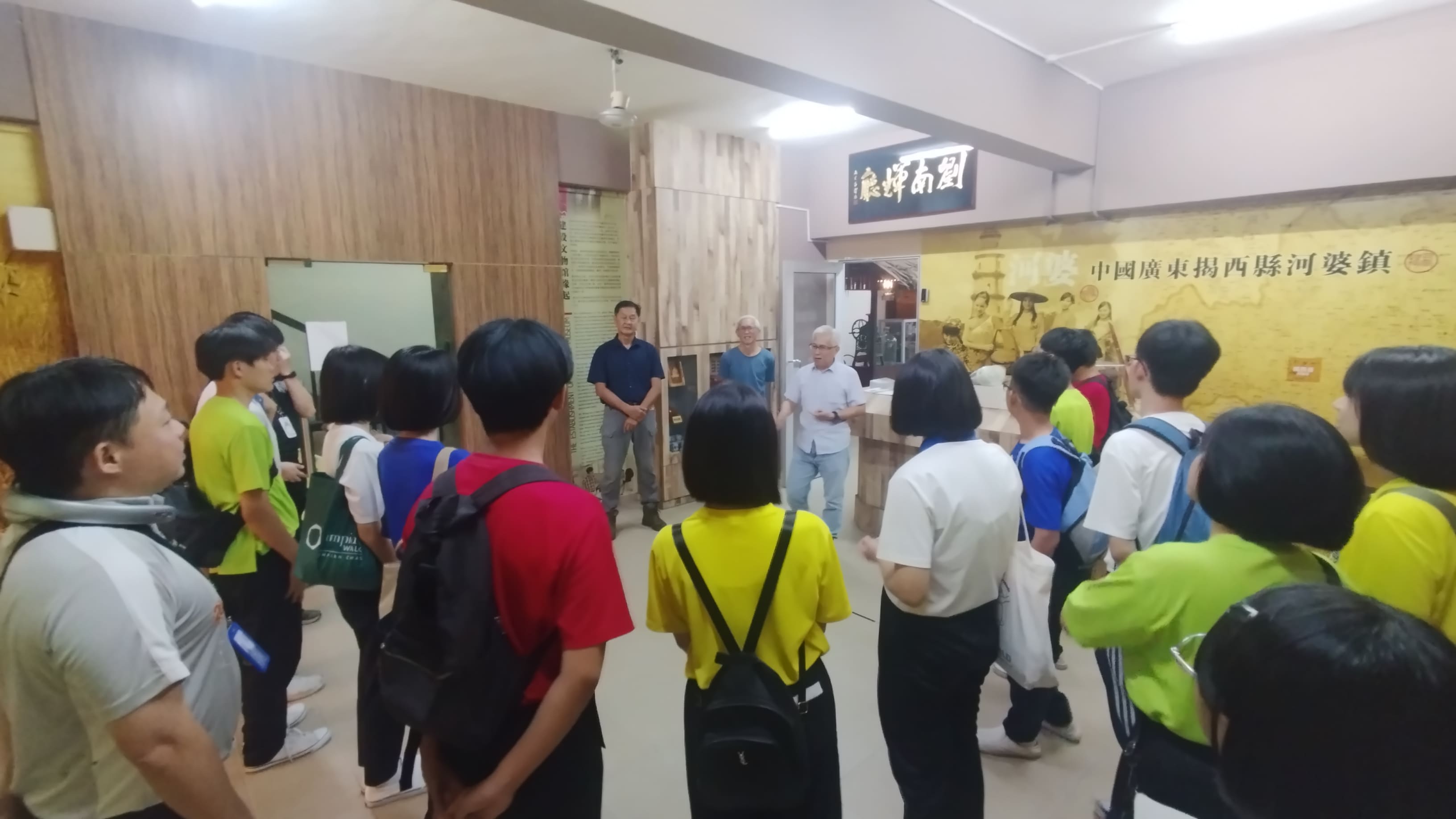 宽柔中学古来分校师生走出校园到古来新港公园 - 参与服务社会温暖社区活动