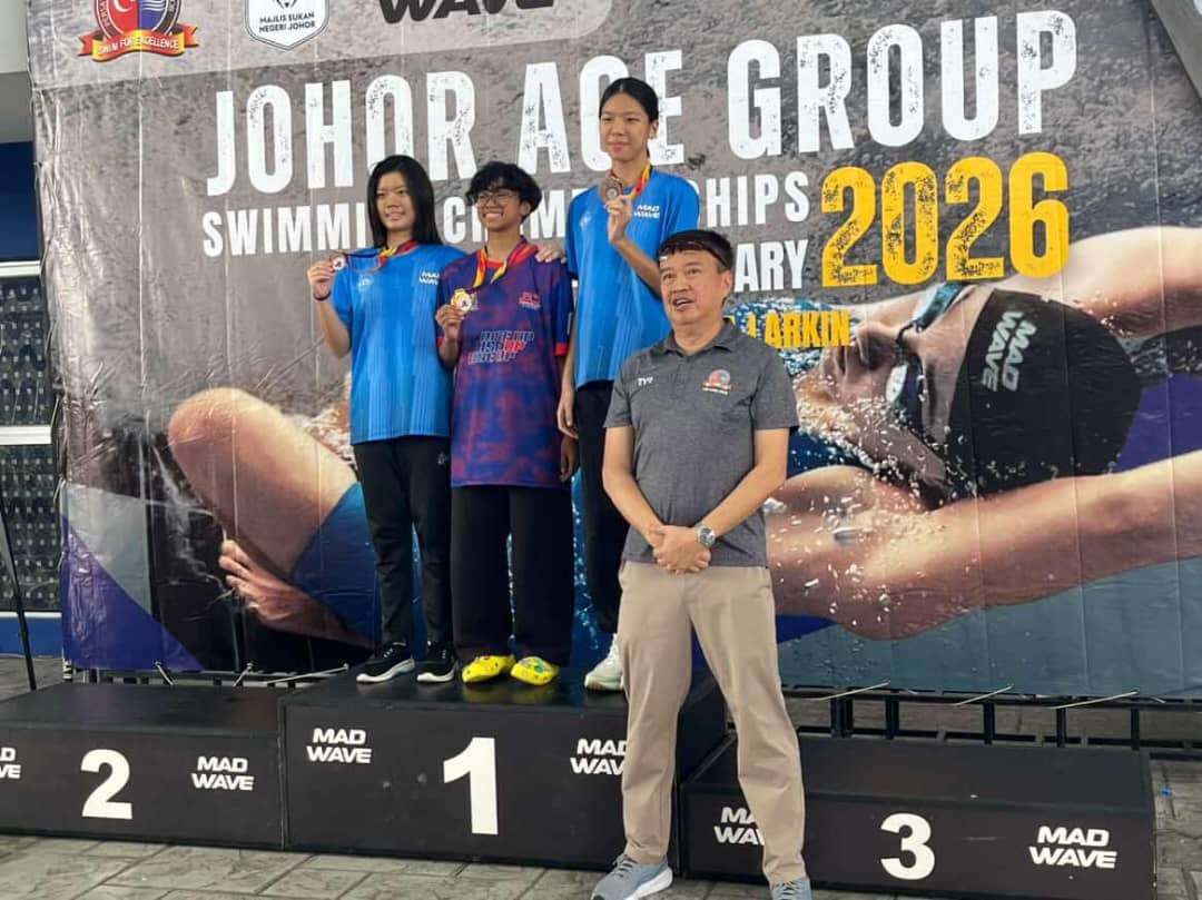 宽柔中学古来分校体育校队比赛JOHOR AGE GROUP SWIMMING CHAMPIONSHIPS 2026荣获佳绩