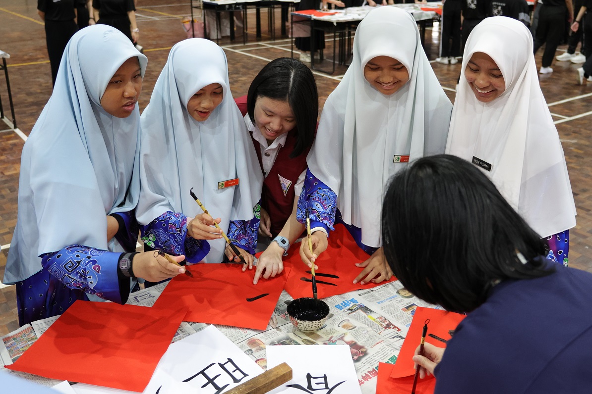 宽柔中学古来分校 & Sekolah Menengah Islam Hidayah 挥春体验与跨文化交流