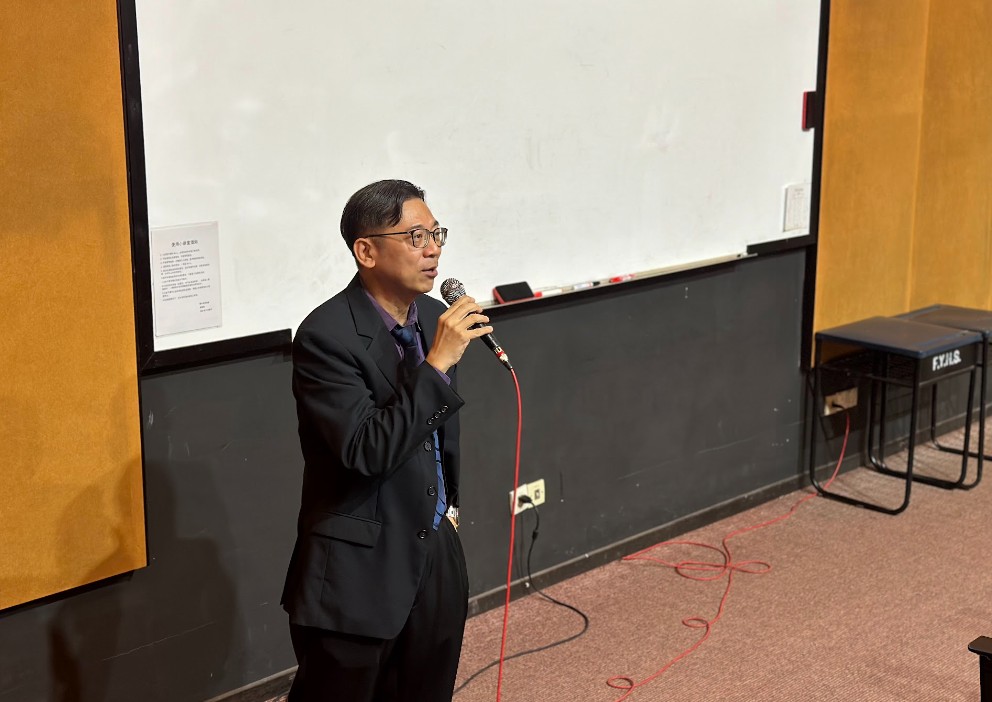 杨国丰先生于讲座中向同学们分享会计行业的发展趋势与职涯经验。 