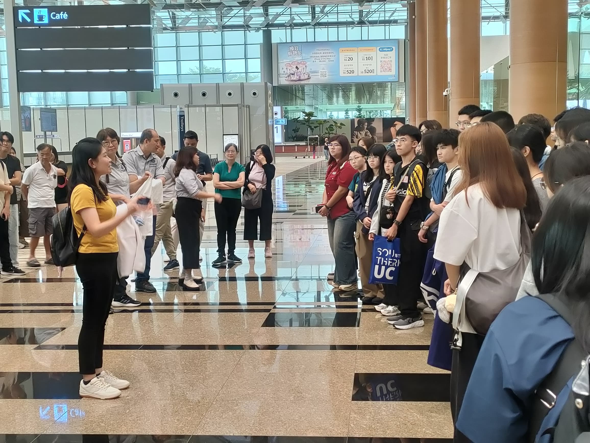 至达城分校升学辅导处何丽萍主任对赴台毕业生叮嘱