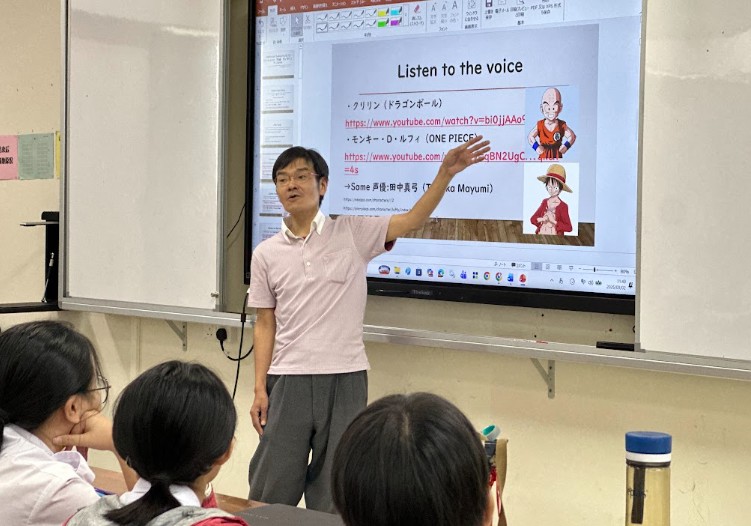 大谷铁平教授与同学们分享日本著名的声优演员与代表作品。