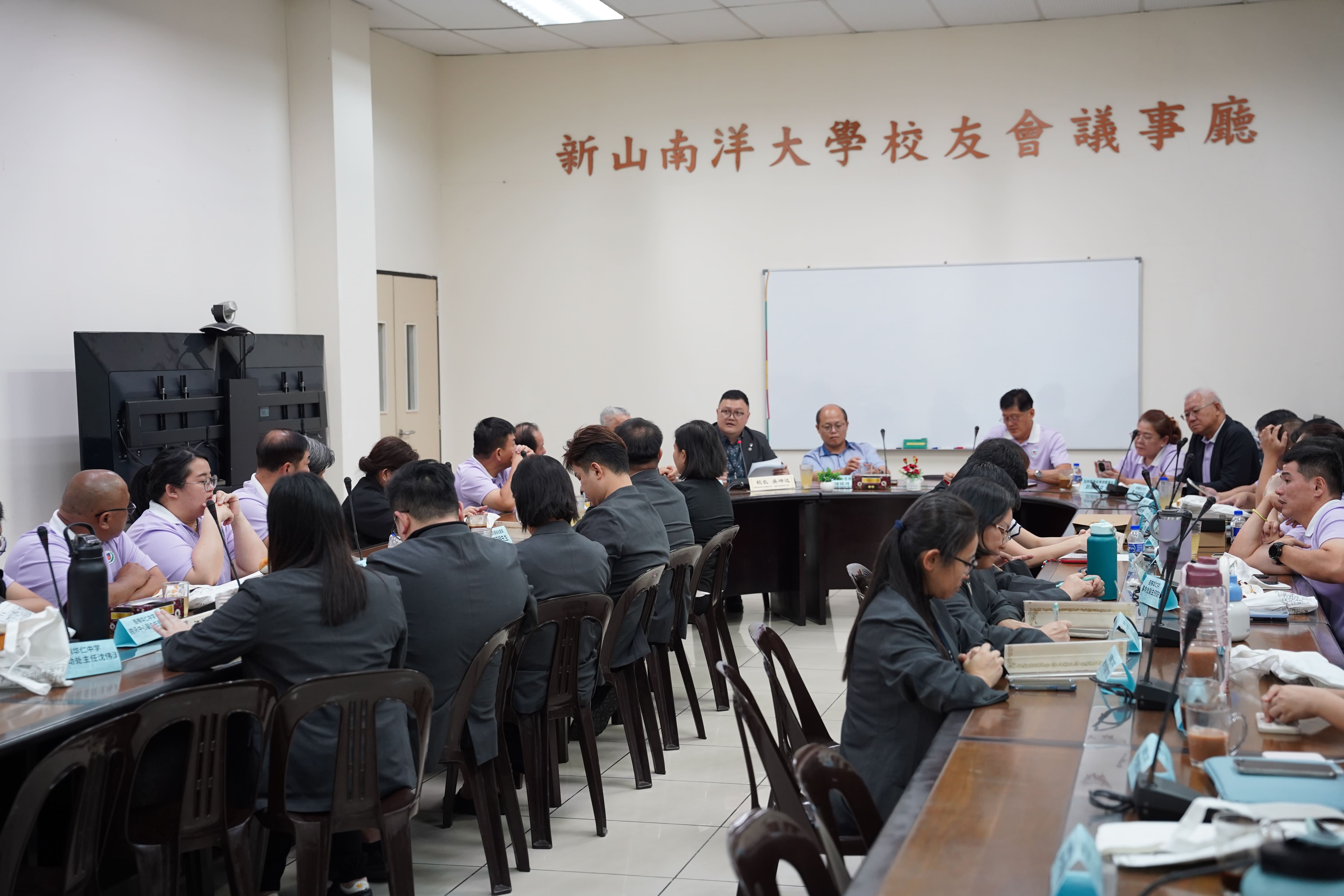 峇株巴辖华仁中学董事及行政团队莅临宽中古来分校交流参访