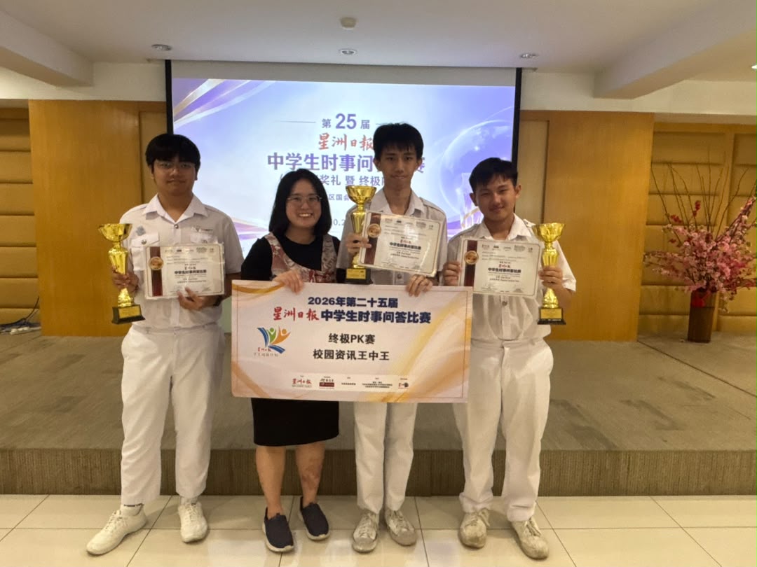 得奖学生与带队老师合影